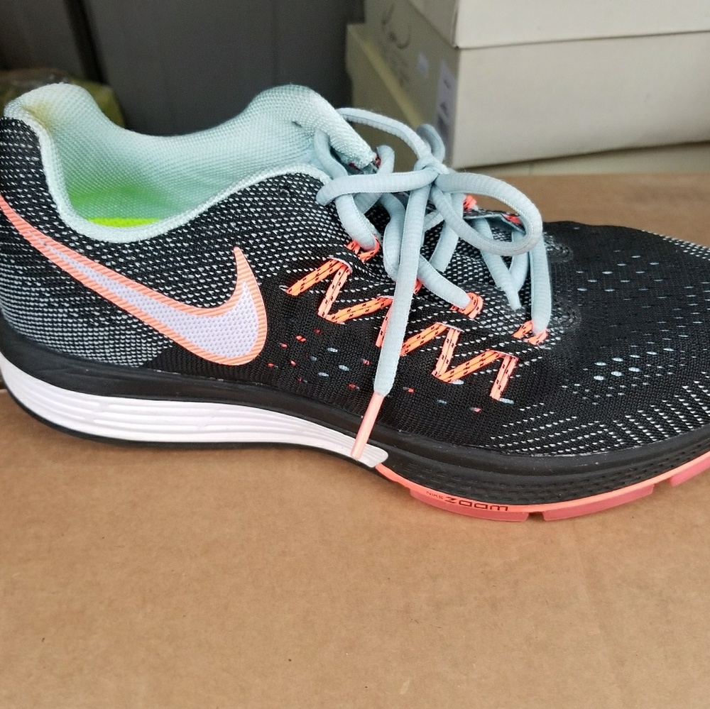 Tennis shoes